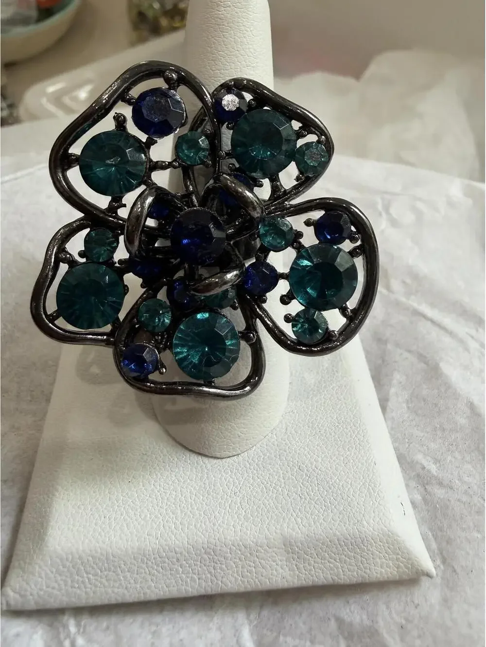 Vintage Style Floral Cocktail Ring with Blue and Teal Rhinestones